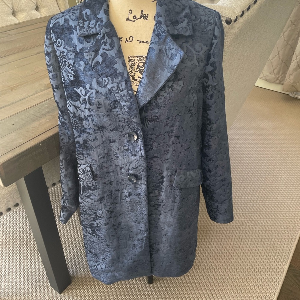 Chicos Elegant Blue Jacquard Women's Coat. Chicos size 0. NWOT